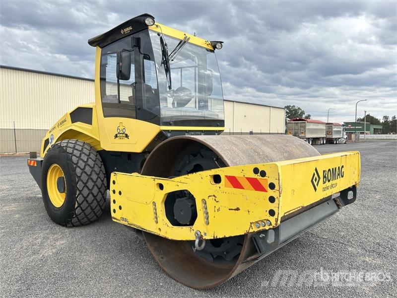 Bomag BW213D5 Smooth Drum Compactor Valjci sa jednim bubnjem