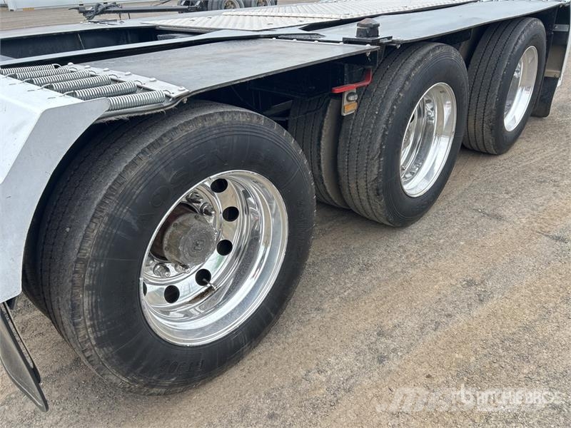 Boomer 12 m Tri/A Step Deck Container Trailer Konteinerveohaagised
