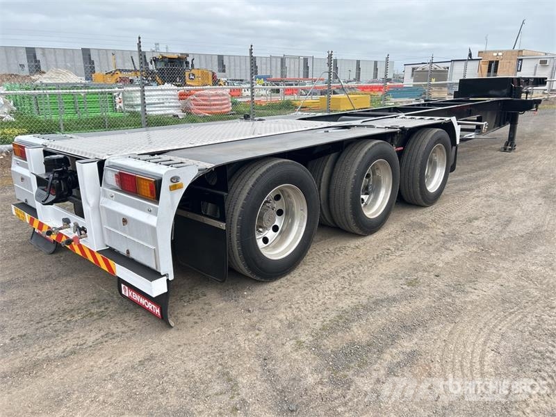 Boomer 12 m Tri/A Step Deck Container Trailer Konteinerveohaagised