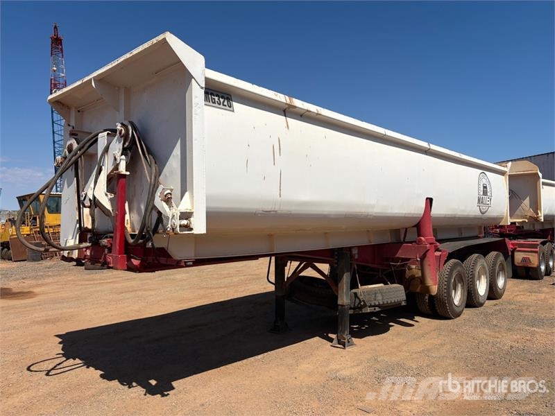 BOOMERANG ENGINEERING Tri/A Side Dump Trailer Tipphengere