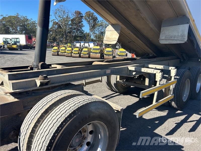 Borcat 5.9 m Super Dog End Dump Trailer Kipper