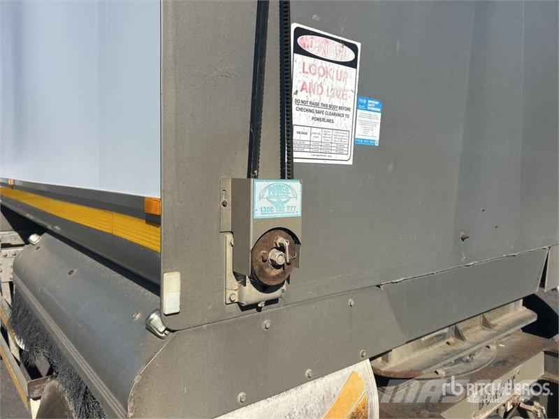 Borcat 5.9 m Super Dog End Dump Trailer Kipper