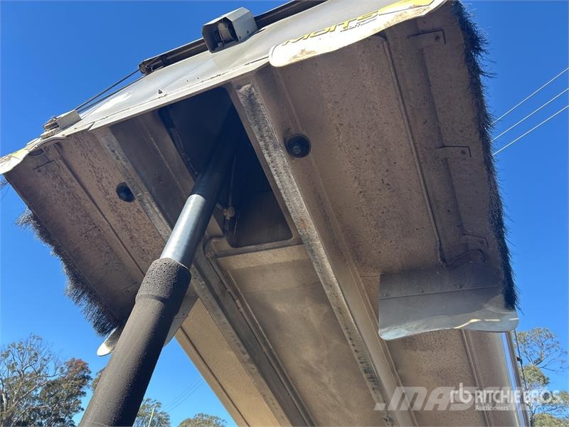Borcat 5.9 m Super Dog End Dump Trailer Kipper