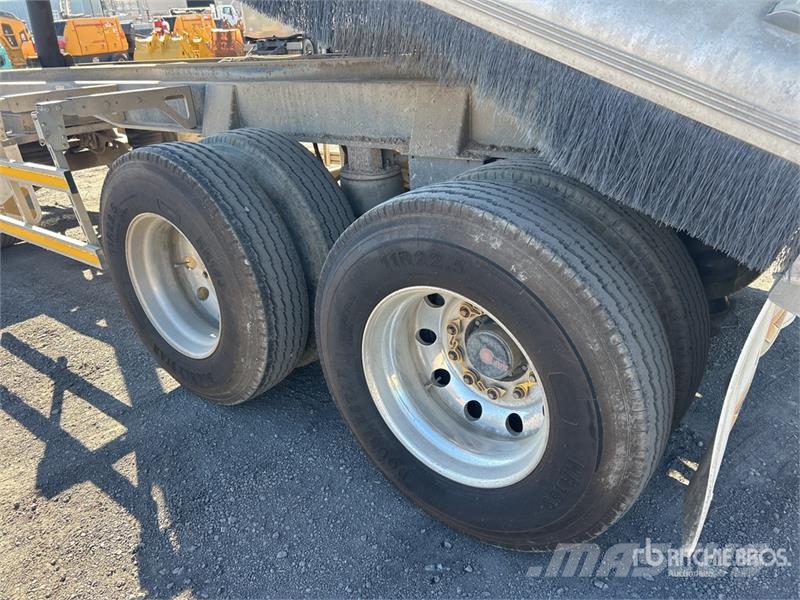 Borcat 5.9 m Super Dog End Dump Trailer Kipper