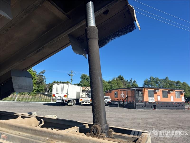 Borcat 5.9 m Super Dog End Dump Trailer Kipper