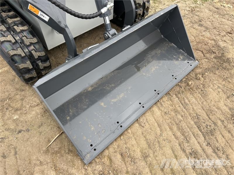 BTTL ST25M-6 Mini Compact Track Loader (Unused) لوادر انزلاقية التوجيه
