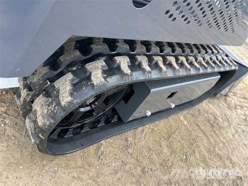 BTTL ST25M-6 Mini Compact Track Loader (Unused) لوادر انزلاقية التوجيه