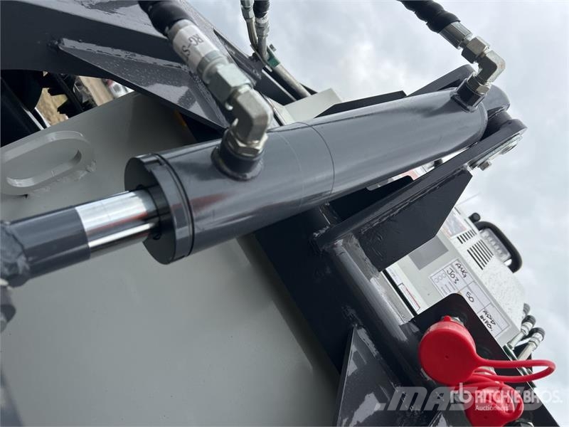 BTTL ST25M-6 Mini Compact Track Loader (Unused) لوادر انزلاقية التوجيه