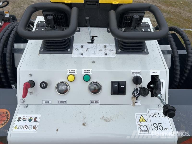 BTTL ST25M-6 Mini Compact Track Loader (Unused) لوادر انزلاقية التوجيه