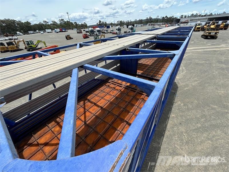 Byrne 12.3 m Tri/A Livestock Trailer Prikolice za prijevoz stoke
