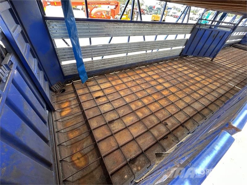 Byrne 12.3 m Tri/A Livestock Trailer Prikolice za prijevoz stoke