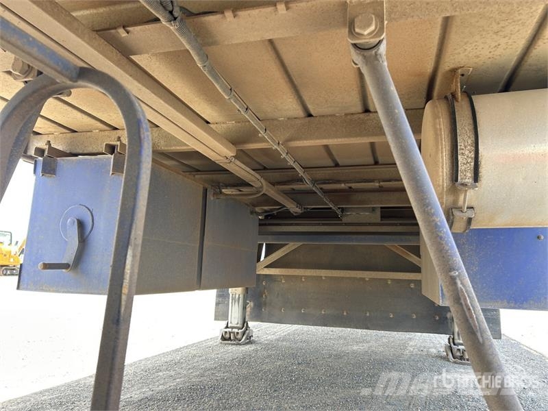 Byrne 12.3 m Tri/A Livestock Trailer Prikolice za prijevoz stoke