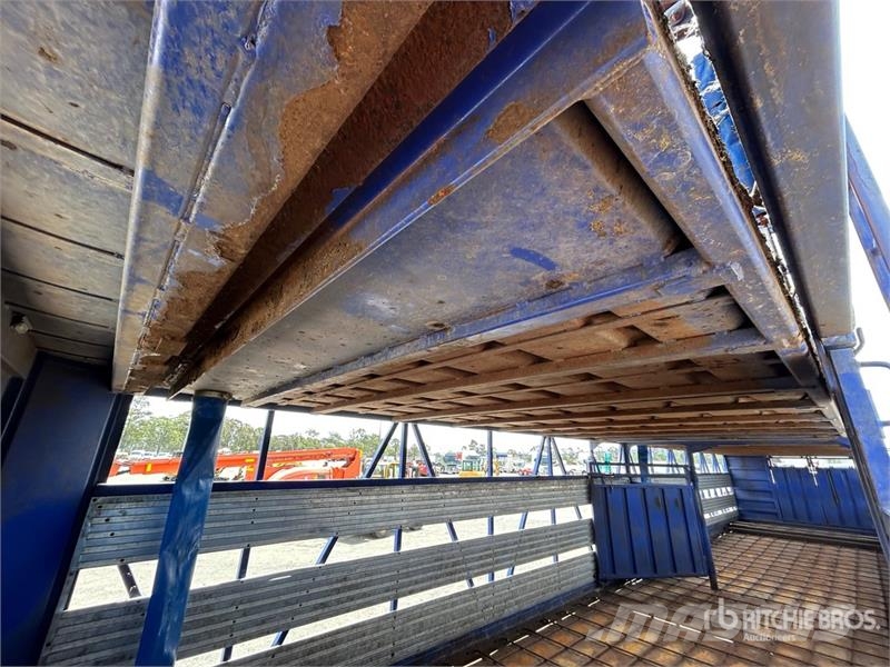 Byrne 12.3 m Tri/A Livestock Trailer Prikolice za prijevoz stoke