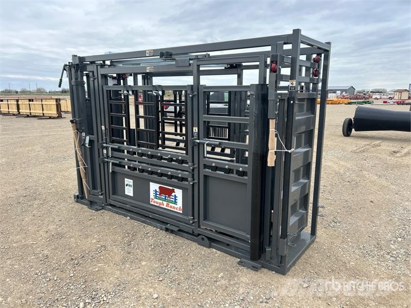  BYT CC003 12 ft 6 in Deluxe Cattle Squeeze Chute ( ماكينات زراعية - غير ذلك