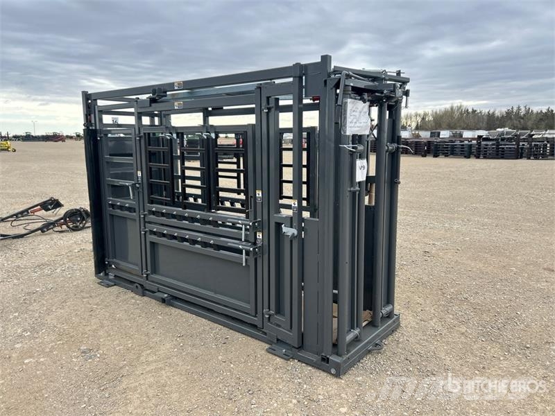  BYT CC003 12 ft 6 in Deluxe Cattle Squeeze Chute ( ماكينات زراعية - غير ذلك