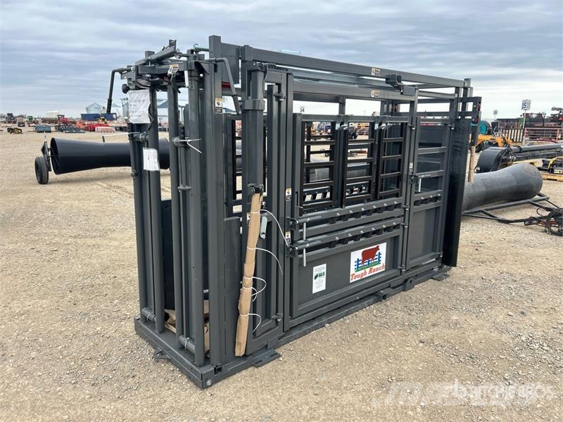  BYT CC003 12 ft 6 in Deluxe Cattle Squeeze Chute ( ماكينات زراعية - غير ذلك