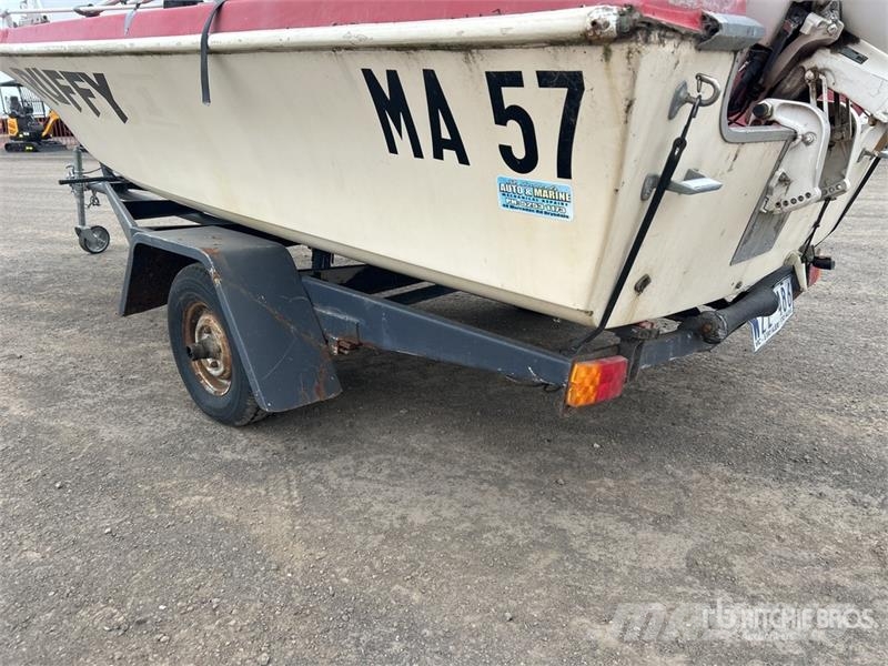 Caribbean 14 ft Bay Boat w/1987 Custom Made S/A Tr Drugi deli