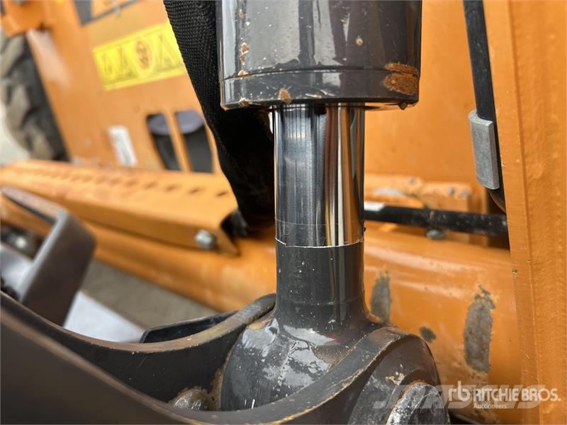 CASE SR160B Two-Speed Skid Steer Loader Carregadoras de direcção deslizante