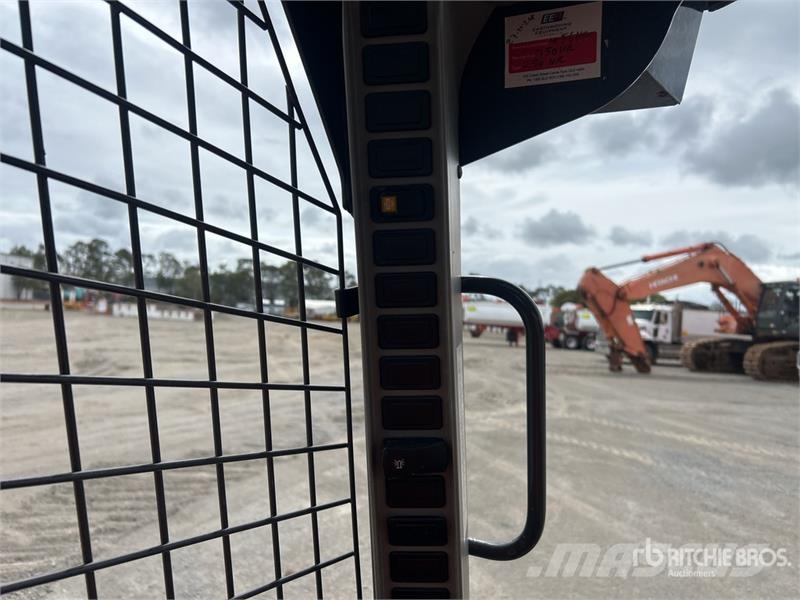 CASE SR160B Two-Speed Skid Steer Loader Carregadoras de direcção deslizante