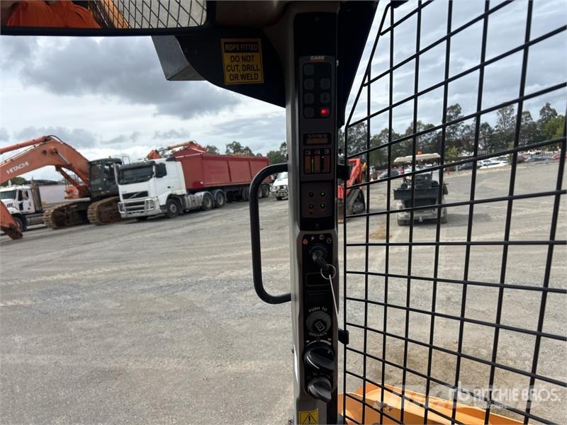 CASE SR160B Two-Speed Skid Steer Loader Carregadoras de direcção deslizante