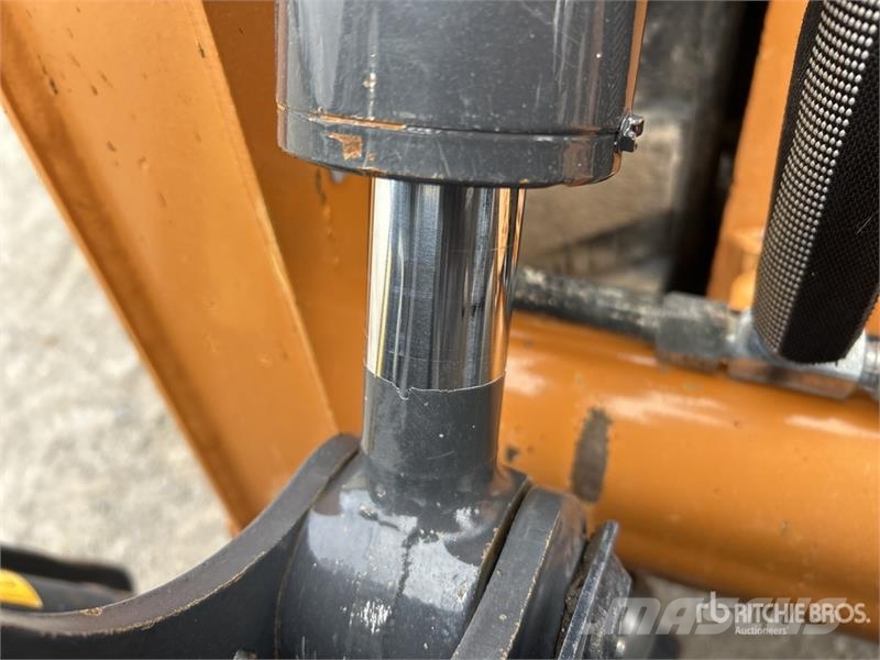 CASE SR160B Two-Speed Skid Steer Loader Carregadoras de direcção deslizante