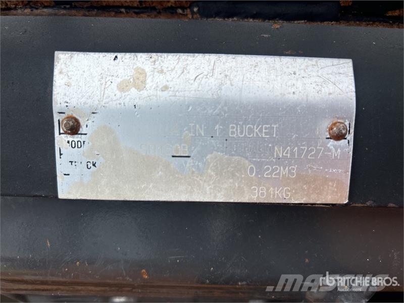CASE SR160B Two-Speed Skid Steer Loader Carregadoras de direcção deslizante