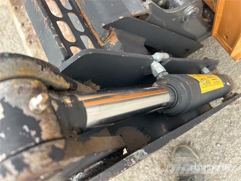 CASE SR160B Two-Speed Skid Steer Loader Carregadoras de direcção deslizante