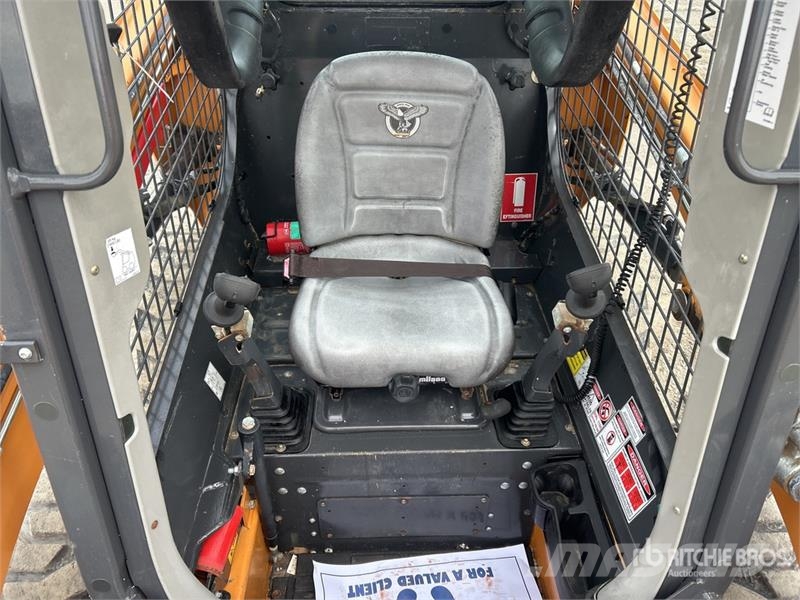 CASE SR160B Two-Speed Skid Steer Loader Carregadoras de direcção deslizante