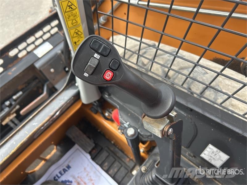 CASE SR160B Two-Speed Skid Steer Loader Carregadoras de direcção deslizante
