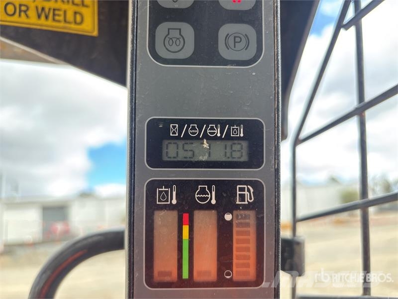 CASE SR160B Two-Speed Skid Steer Loader لوادر انزلاقية التوجيه