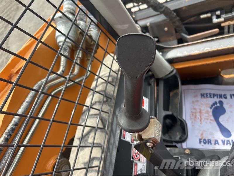 CASE SR160B Two-Speed Skid Steer Loader Carregadoras de direcção deslizante