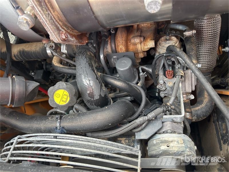CASE SR160B Two-Speed Skid Steer Loader Carregadoras de direcção deslizante