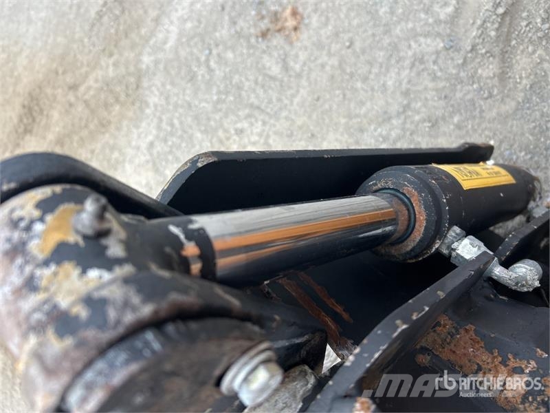 CASE SR160B Two-Speed Skid Steer Loader Carregadoras de direcção deslizante