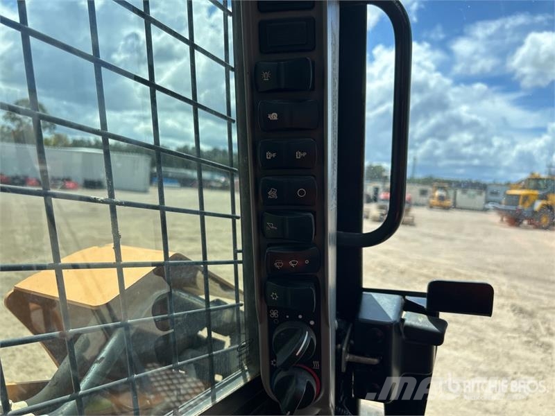 CASE TR310B Skid steer loaders