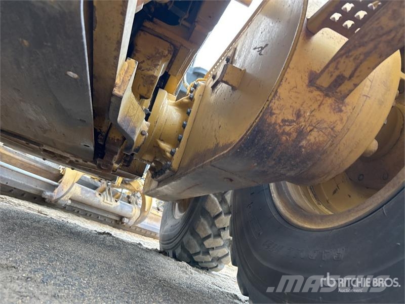 CAT 12M Motor Grader Greideriai