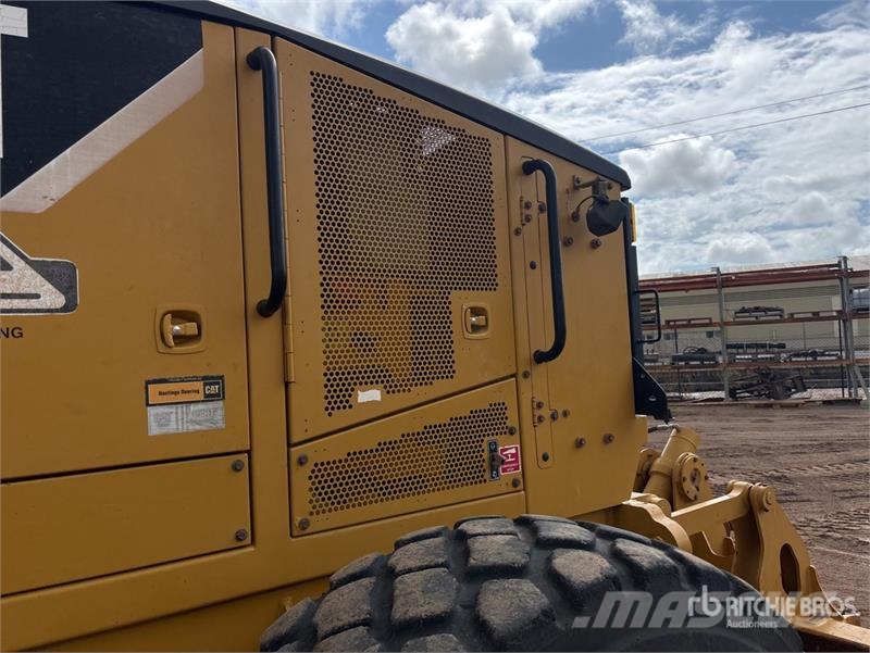 CAT 12M2 VHP Plus 平地机/推土机