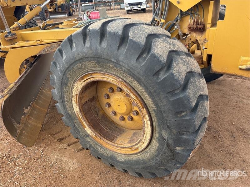 CAT 12M2 VHP Plus 平地机/推土机