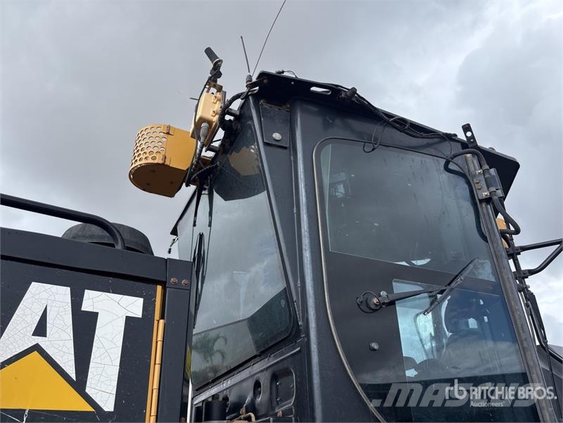 CAT 12M2 VHP Plus 平地机/推土机