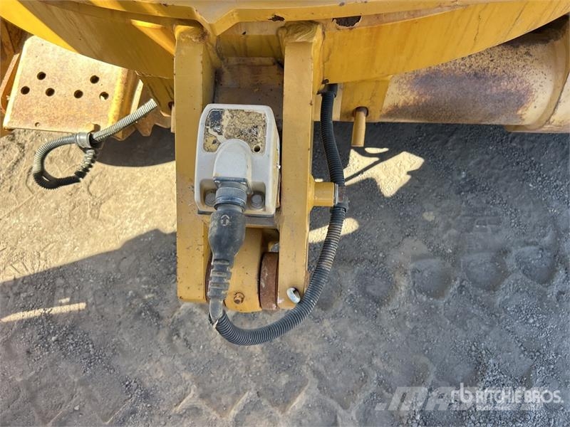 CAT 140M VHP Plus 平土機