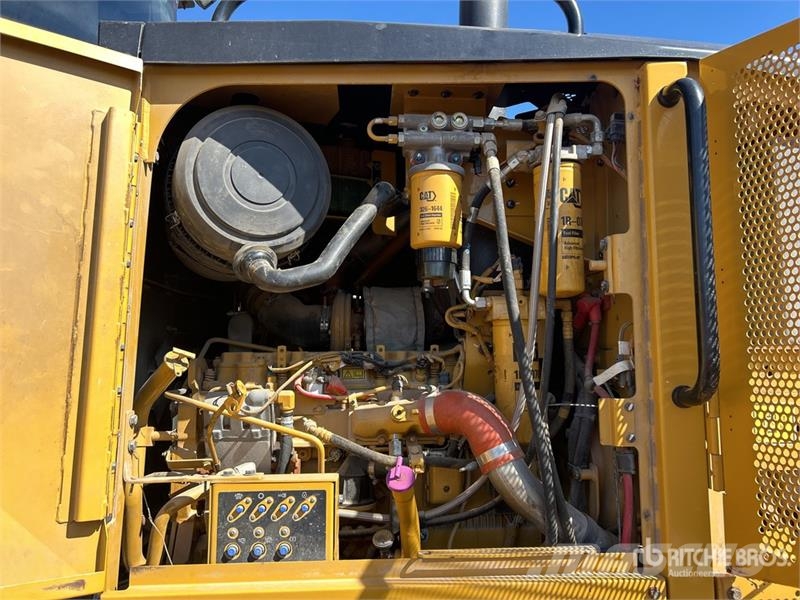 CAT 140M VHP Plus 平土機