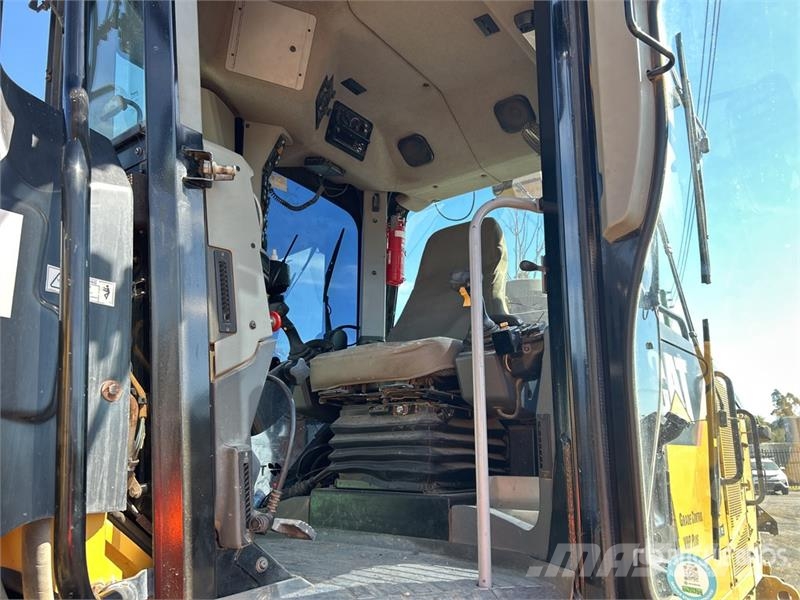 CAT 140M VHP Plus 平土機