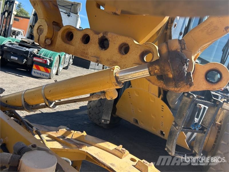 CAT 140M VHP Plus 平土機