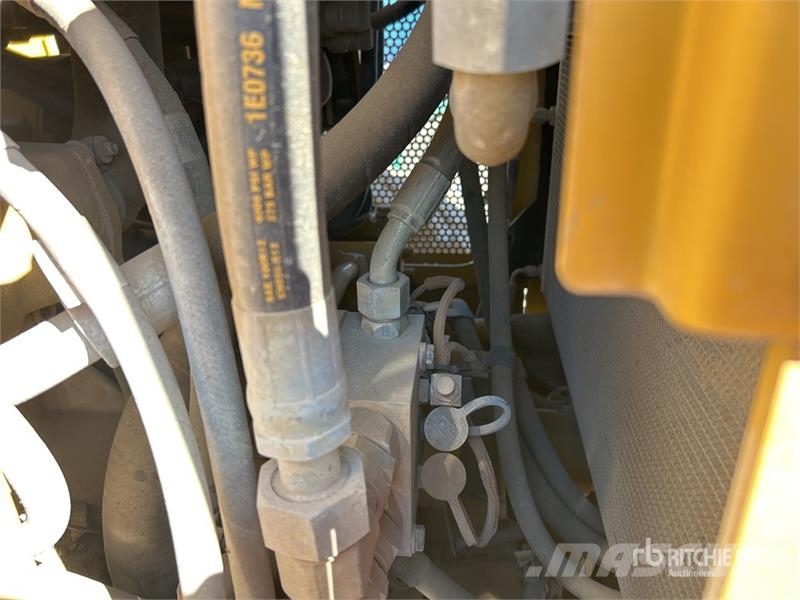 CAT 140M VHP Plus 平土機