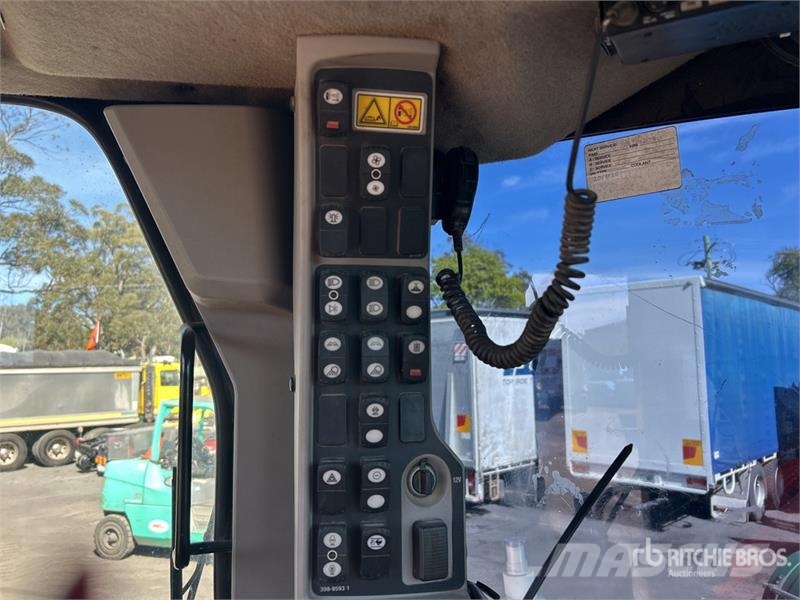 CAT 140M VHP Plus 平土機