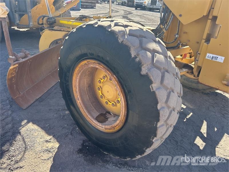 CAT 140M VHP Plus 平土機