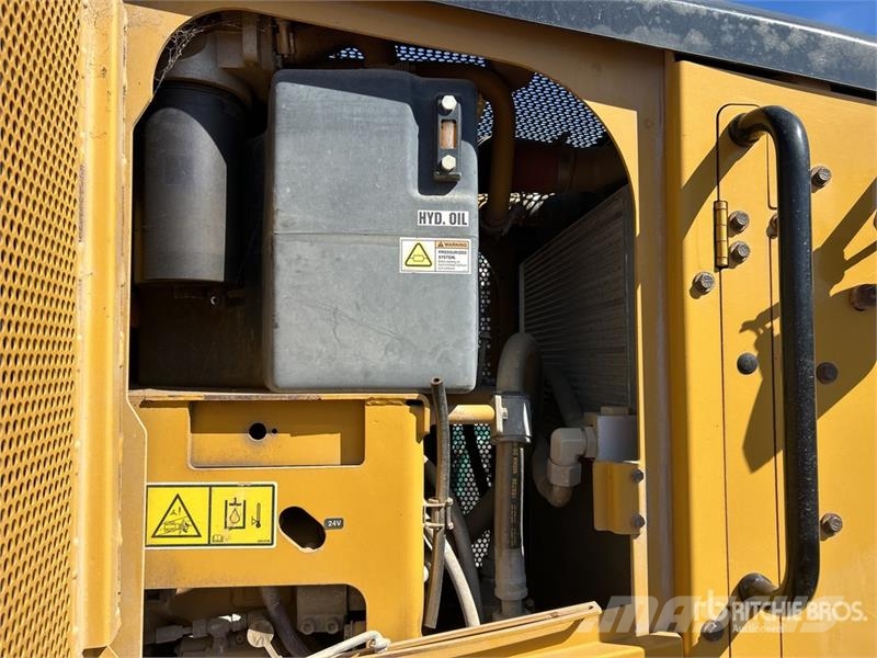 CAT 140M VHP Plus 平土機