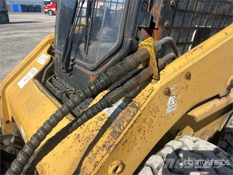 CAT 226B3 Skid Steer Loader 스키드로더