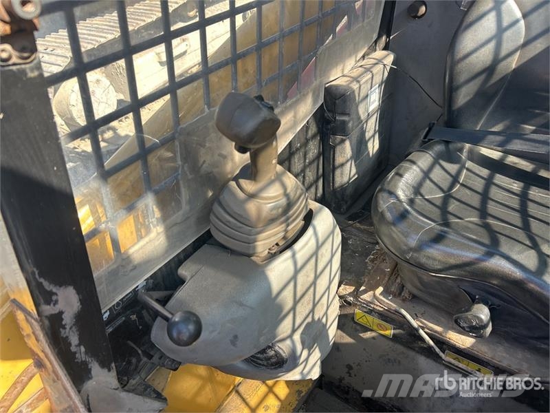 CAT 226B3 Skid Steer Loader 스키드로더