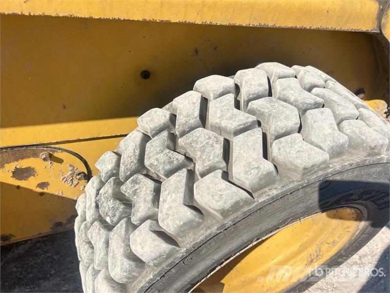 CAT 226B3 Two-Speed Skid Steer Loader Skid steer mini utovarivači