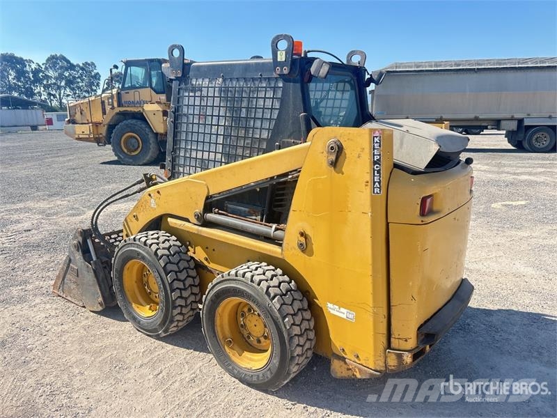 CAT 226B3 Two-Speed Skid Steer Loader Skid steer mini utovarivači